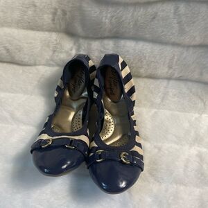 Dexflex comfort navy blue and beige stripes canvas flats round patent toe SZ8